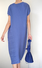 将图片加载到图库查看器,Flowing Plaid Dress