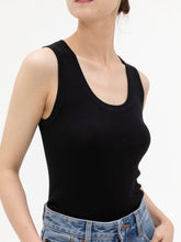 Cargar imagen en el visor de la galería, KOW Extra Fine Merino Wool & Mulberry Silk Knitted Vest