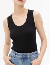 Cargar imagen en el visor de la galería, KOW Extra Fine Merino Wool & Mulberry Silk Knitted Vest