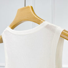 Cargar imagen en el visor de la galería, KOW Extra Fine Merino Wool & Mulberry Silk Knitted Vest