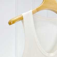 Cargar imagen en el visor de la galería, KOW Extra Fine Merino Wool & Mulberry Silk Knitted Vest