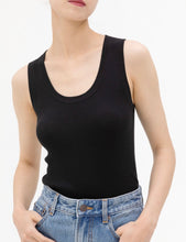 Cargar imagen en el visor de la galería, ÀIMAI Ultra-Fine Merino Wool and Silk Knit Vest