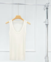 Cargar imagen en el visor de la galería, ÀIMAI Ultra-Fine Merino Wool and Silk Knit Vest