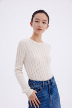 将图片加载到图库查看器,Classic Cable Round Neck Cable Knit Sweater