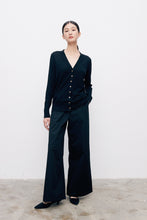 Cargar imagen en el visor de la galería, PAULA Wool V-Neck Long Sleeve Cardigan