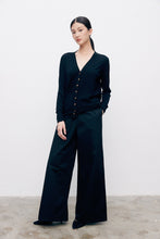 Cargar imagen en el visor de la galería, PAULA Wool V-Neck Long Sleeve Cardigan