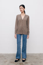 Cargar imagen en el visor de la galería, PAULA Wool V-Neck Long Sleeve Cardigan