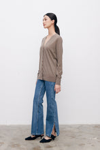 Cargar imagen en el visor de la galería, PAULA Wool V-Neck Long Sleeve Cardigan