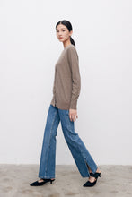 Cargar imagen en el visor de la galería, PAULA Wool V-Neck Long Sleeve Cardigan