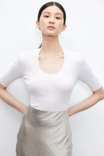 将图片加载到图库查看器,Eva Merino U-neck Top