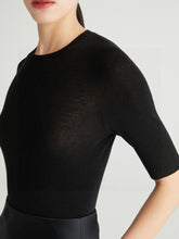 Cargar imagen en el visor de la galería, Taylor Seamless Superfine Merino Crew Neck Short Sleeves
