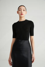 Cargar imagen en el visor de la galería, Taylor Seamless Superfine Merino Crew Neck Short Sleeves