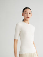 Cargar imagen en el visor de la galería, Taylor Seamless Superfine Merino Crew Neck Short Sleeves