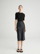 Cargar imagen en el visor de la galería, Taylor Seamless Superfine Merino Crew Neck Short Sleeves