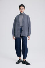 Cargar imagen en el visor de la galería, Comfy Premier Merino Wool V-Neck Cocoon Cardigan