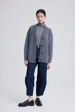 Cargar imagen en el visor de la galería, Comfy Premier Merino Wool V-Neck Cocoon Cardigan