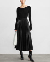 Cargar imagen en el visor de la galería, Lynn Seamless Super Fine Merino Wool Boat Neck Long Sleeve