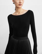 Cargar imagen en el visor de la galería, Lynn Seamless Super Fine Merino Wool Boat Neck Long Sleeve