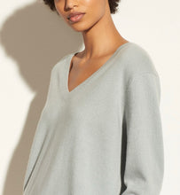 Cargar imagen en el visor de la galería, Wick Premier Cashmere Merino Wool V-Neck Sweater