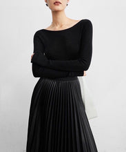 Cargar imagen en el visor de la galería, Lynn Seamless Super Fine Merino Wool Boat Neck Long Sleeve