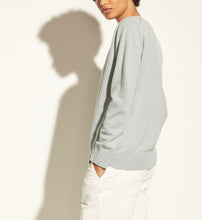 Cargar imagen en el visor de la galería, Wick Premier Cashmere Merino Wool V-Neck Sweater