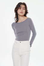 Cargar imagen en el visor de la galería, Lynn Seamless Super Fine Merino Wool Boat Neck Long Sleeve