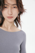 Cargar imagen en el visor de la galería, Lynn Seamless Super Fine Merino Wool Boat Neck Long Sleeve