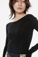 Cargar imagen en el visor de la galería, Lynn Seamless Super Fine Merino Wool Boat Neck Long Sleeve