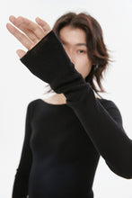 Cargar imagen en el visor de la galería, Lynn Seamless Super Fine Merino Wool Boat Neck Long Sleeve