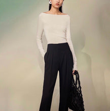 Cargar imagen en el visor de la galería, Lynn Seamless Super Fine Merino Wool Boat Neck Long Sleeve