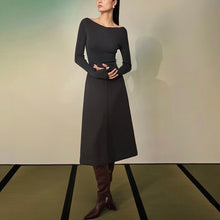 Cargar imagen en el visor de la galería, Lynn Seamless Super Fine Merino Wool Boat Neck Long Sleeve