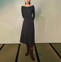 Cargar imagen en el visor de la galería, Lynn Seamless Super Fine Merino Wool Boat Neck Long Sleeve