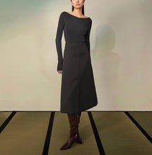 Cargar imagen en el visor de la galería, Lynn Seamless Super Fine Merino Wool Boat Neck Long Sleeve