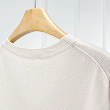 Cargar imagen en el visor de la galería, Wick Premier Cashmere Merino Wool V-Neck Sweater