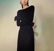 Cargar imagen en el visor de la galería, Lynn Seamless Super Fine Merino Wool Boat Neck Long Sleeve