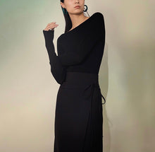 Cargar imagen en el visor de la galería, Lynn Seamless Super Fine Merino Wool Boat Neck Long Sleeve