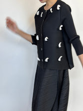 将图片加载到图库查看器,3D Floral Accented Top Cardigan