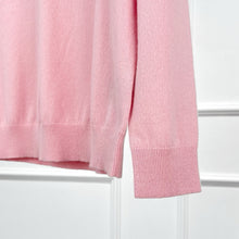 Cargar imagen en el visor de la galería, Wick Premier Cashmere Merino Wool V-Neck Sweater