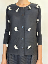 将图片加载到图库查看器,3D Floral Accented Top Cardigan