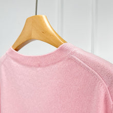 Cargar imagen en el visor de la galería, Wick Premier Cashmere Merino Wool V-Neck Sweater