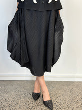 将图片加载到图库查看器,3D Floral Accented Top Cardigan