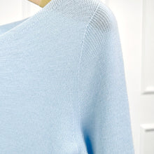 Cargar imagen en el visor de la galería, Lynn Seamless Super Fine Merino Wool Boat Neck Long Sleeve