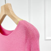 Cargar imagen en el visor de la galería, Lynn Seamless Super Fine Merino Wool Boat Neck Long Sleeve