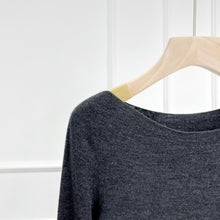 Cargar imagen en el visor de la galería, Lynn Seamless Super Fine Merino Wool Boat Neck Long Sleeve