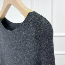 Cargar imagen en el visor de la galería, Lynn Seamless Super Fine Merino Wool Boat Neck Long Sleeve