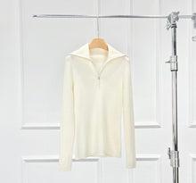 画像をギャラリービューアに読み込む, Felix Merino Wool Zip Knit – Effortless Elegance, Redefined