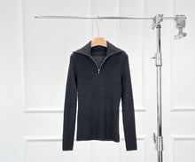 画像をギャラリービューアに読み込む, Felix Merino Wool Zip Knit – Effortless Elegance, Redefined