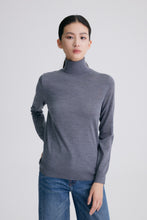Cargar imagen en el visor de la galería, Diamond Wool and Mulberry Silk High-Neck Long Sleeve