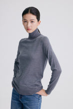 Cargar imagen en el visor de la galería, Diamond Wool and Mulberry Silk High-Neck Long Sleeve
