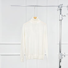 Cargar imagen en el visor de la galería, Diamond Wool and Mulberry Silk High-Neck Long Sleeve